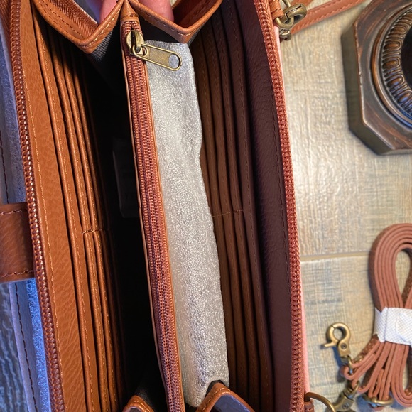 Elliott Lucia Wristlet/Crossbody - Picture 2 of 3